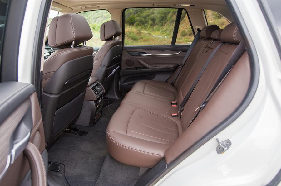 Интерьер BMW X5 xDrive40e 2017 года  (NA) (фото 11 из 22)